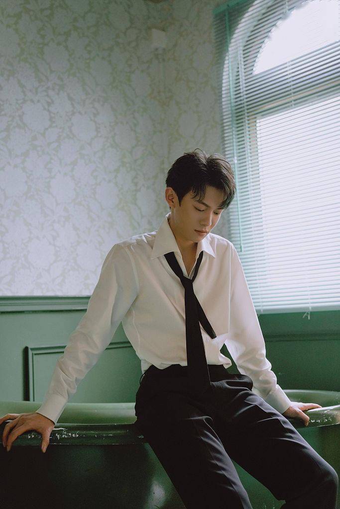 李逸男复古胶片写真